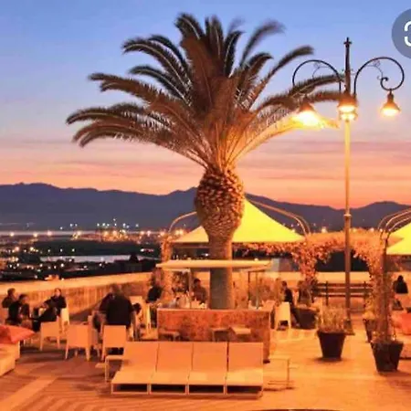 아파트 Castello Attic Sunset Terrace 칼리아리